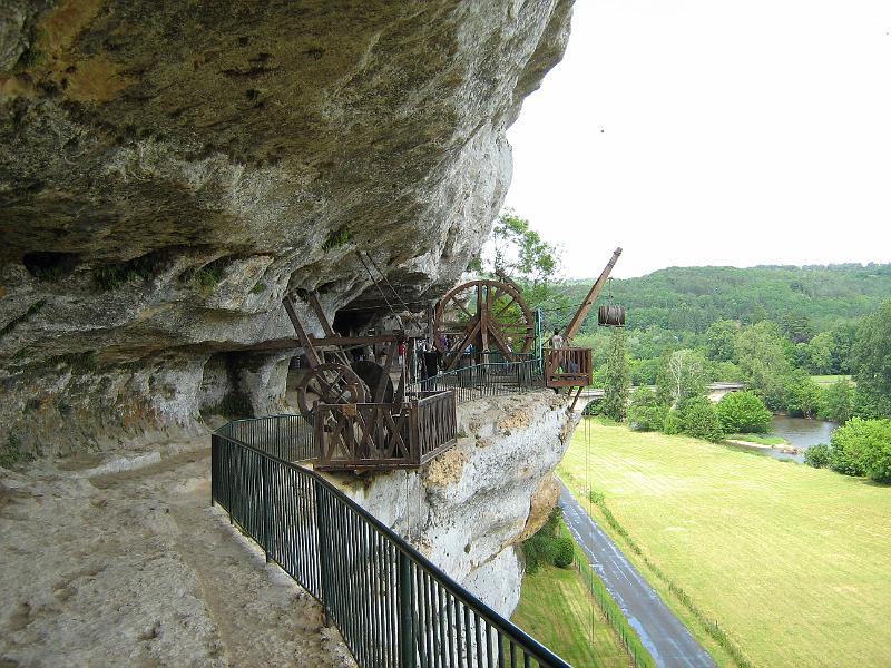 La Roque St-Christophe hefwerktuigen.jpg - Hefwerktuigen op La Roque St-Christophe.
